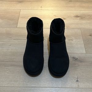 Black mini Uggs